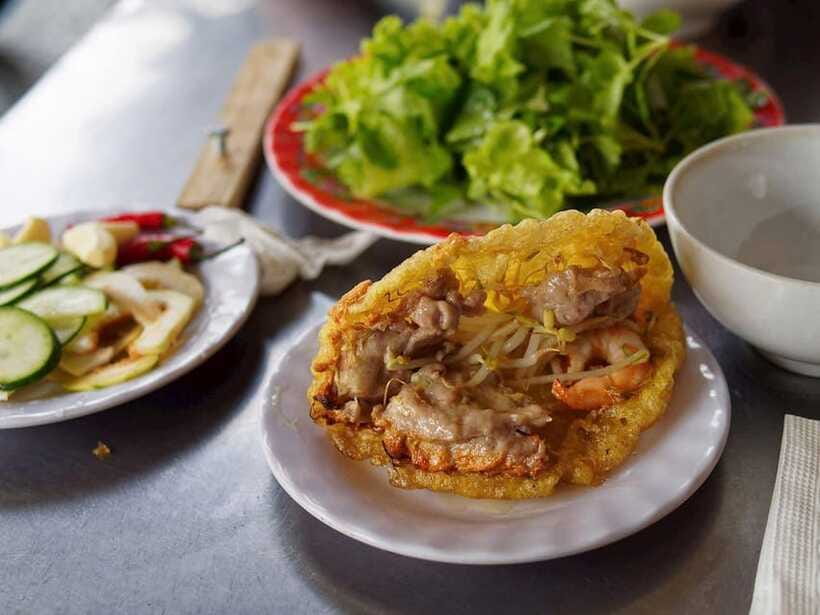 Eat like a local with a local - Walking Tour - Stories about Hue between bites
