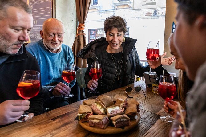 Eating Venice Food & Drinks Tour - Walking Cannaregio between the tastings