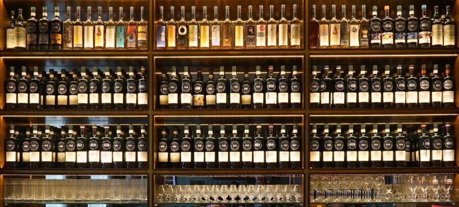 Edinburgh: Food & Drink Tasting Tour - Four Edinburgh stops, one properly sized meal