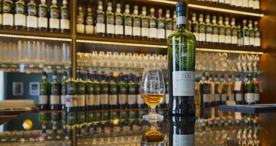 Edinburgh: Food & Drink Tasting Tour - A walking tour that uses Edinburgh as the dining room
