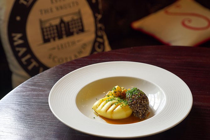 Edinburgh Food & Drink Tour with EatWalk Tours - Food portions and drink pairings