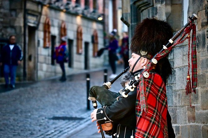 Edinburgh Food Tour with Scotch, Haggis, a Secret Dish & More - The city’s plant and science attractions