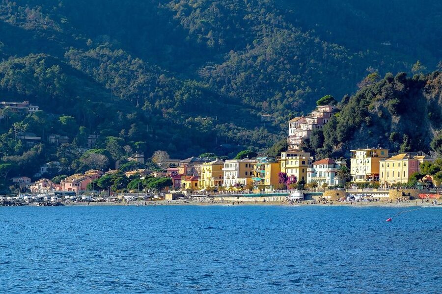 Florence: Cinque Terre Day Trip with Optional Street Food - Choosing between the three booking options
