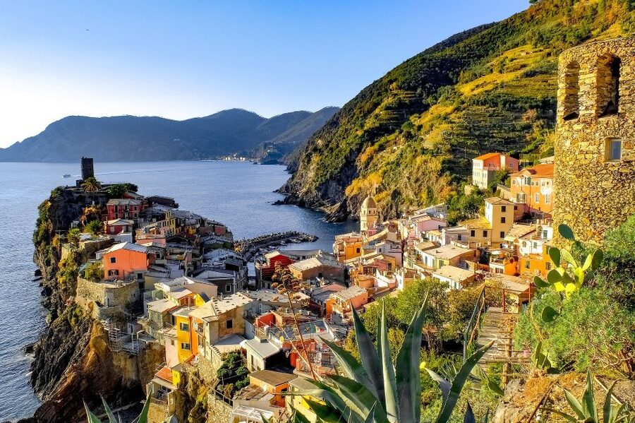 Florence: Cinque Terre Day Trip with Optional Street Food - Vernazza offers the postcard moment