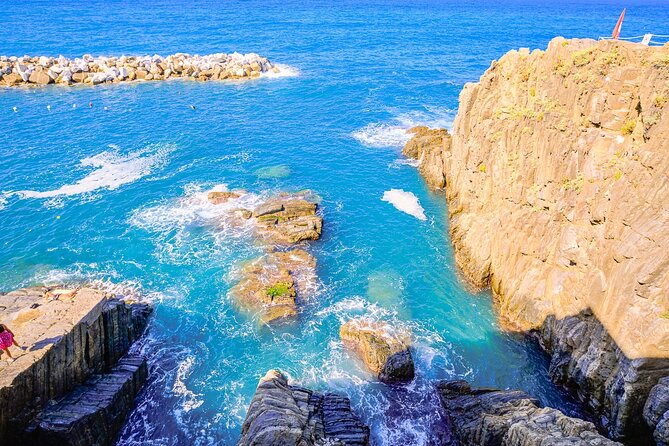 Florence: Cinque Terre Park Day Trip with Optional Street Food - Manarola starts the visual feast