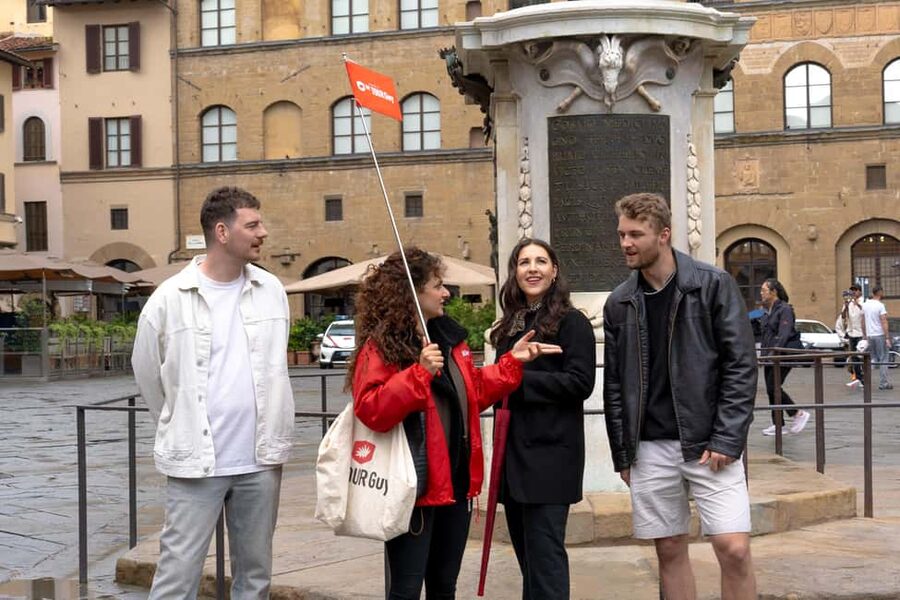 Florence: Food Walking Tour with Local Steak and Tuscan Wine - Ponte Vecchio and the walk into Oltrarno