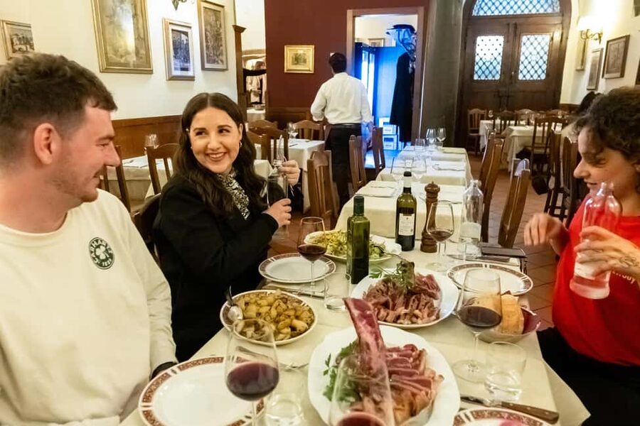 Florence: Food Walking Tour with Local Steak and Tuscan Wine - Gelato in Santo Spirito