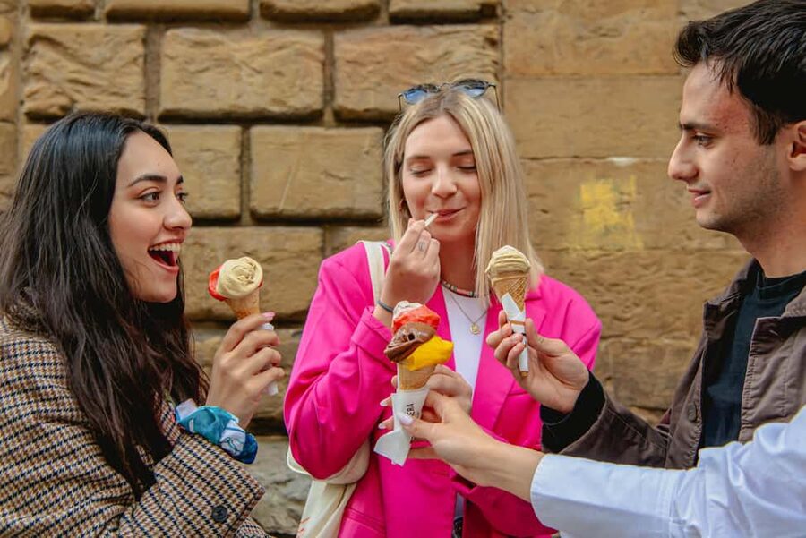 Florence: Private Food Walking Tour with Tuscan Classics - The walk between food stops