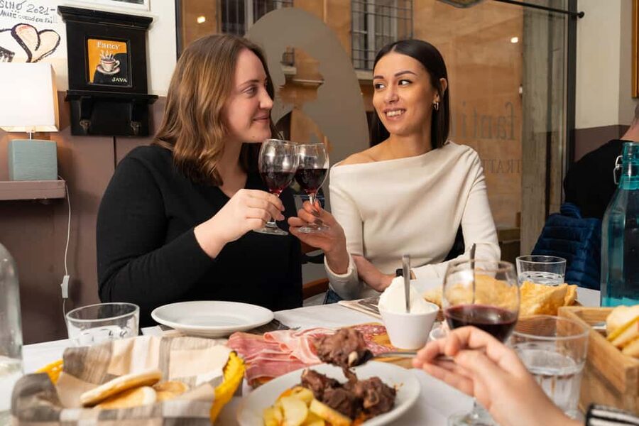 Florence’s Ultimate Food Tour: Full Tuscan Meal with a Local - Street food and another taste of regional Florence