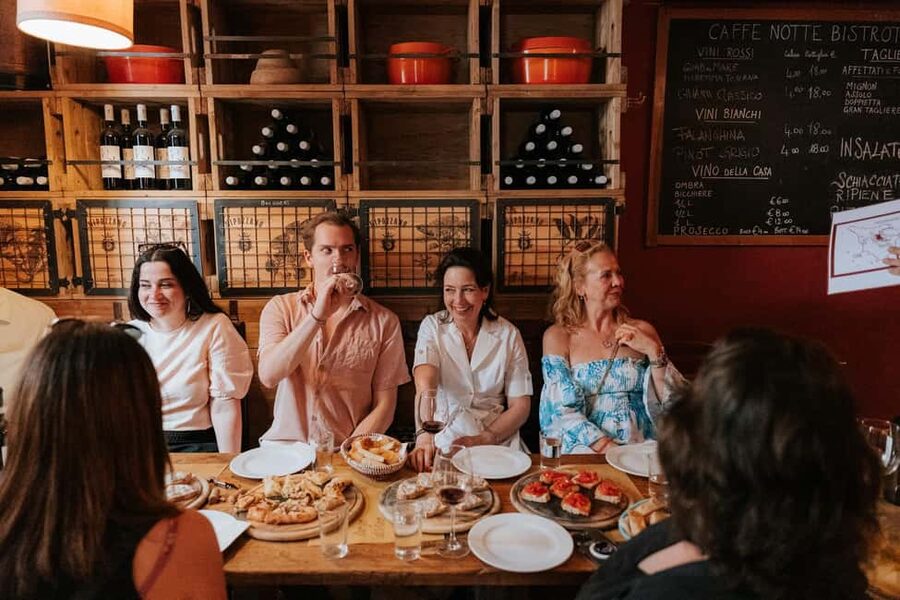 Florence: Small-Group Sunset Food & Wine Tour in Oltrarno - Why Oltrarno makes a fine food-tour setting