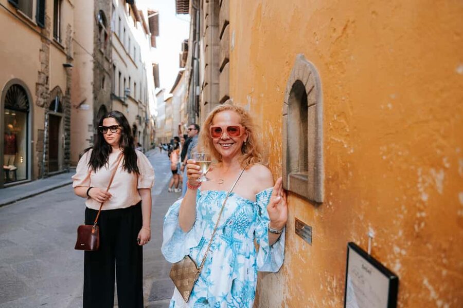 Florence: Small-Group Sunset Food & Wine Tour in Oltrarno - I’ Vinaino di San Frediano adds local character