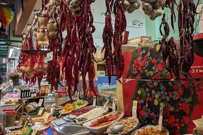 Florence Street Food Walking Tour with Wine in Duomo Area - Florence’s cathedral quarter between tastings