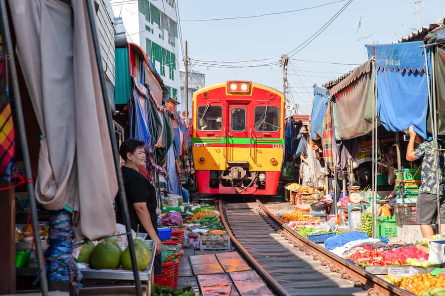 From Bangkok: Maeklong Railway and Floating Market Food Tour - Final verdict: book it for the experience, not the fantasy
