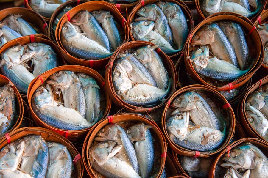 From Bangkok: Maeklong Railway and Floating Market Food Tour - Transport, timing, and the six-hour plan