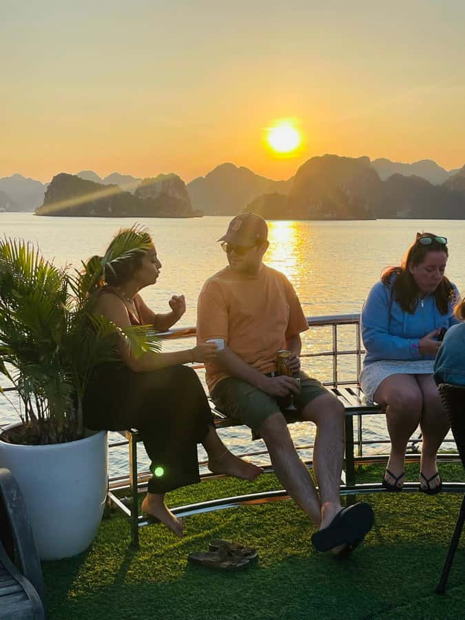 From Hanoi: Ha Long Bay Luxury Day Cruise with Food & Kayak - Group size, guide service, and the pace of the day
