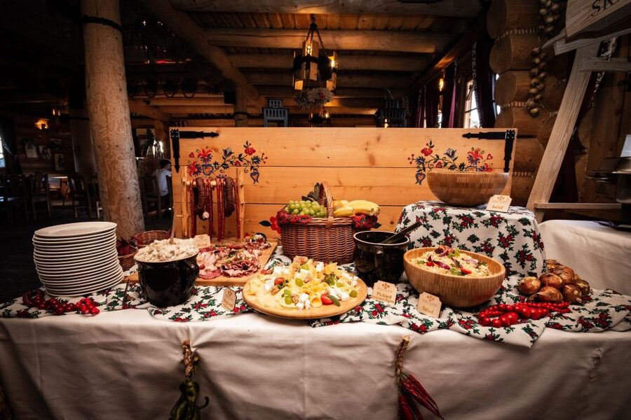 From Krakow: Polish Folk Show with All-You-Can-Eat Dinner - The cherry vodka welcome and first impressions