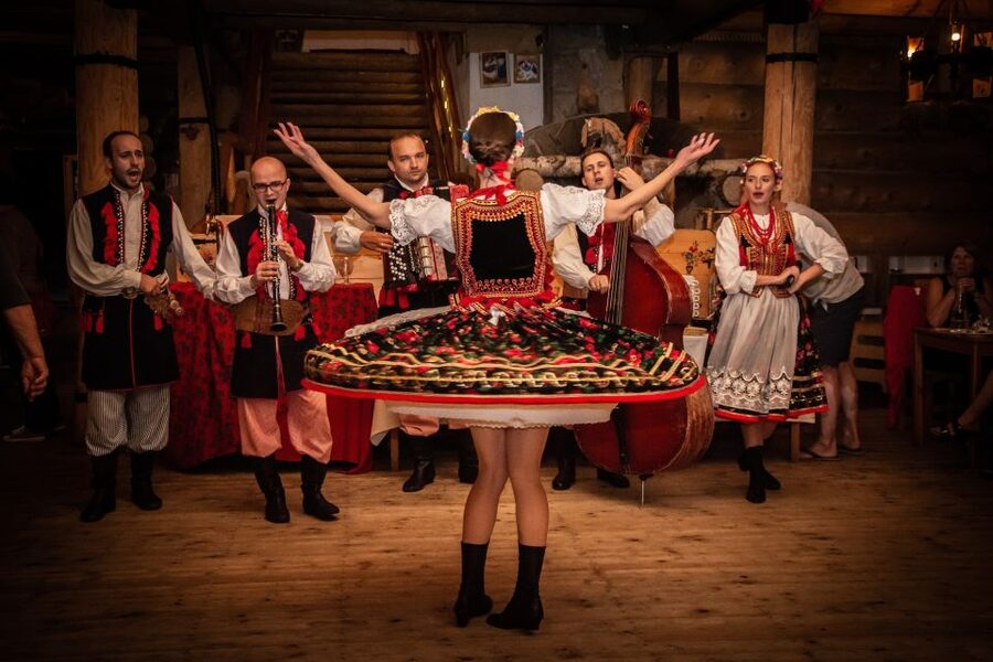 From Krakow: Polish Folk Show with All-You-Can-Eat Dinner - Who will enjoy this most