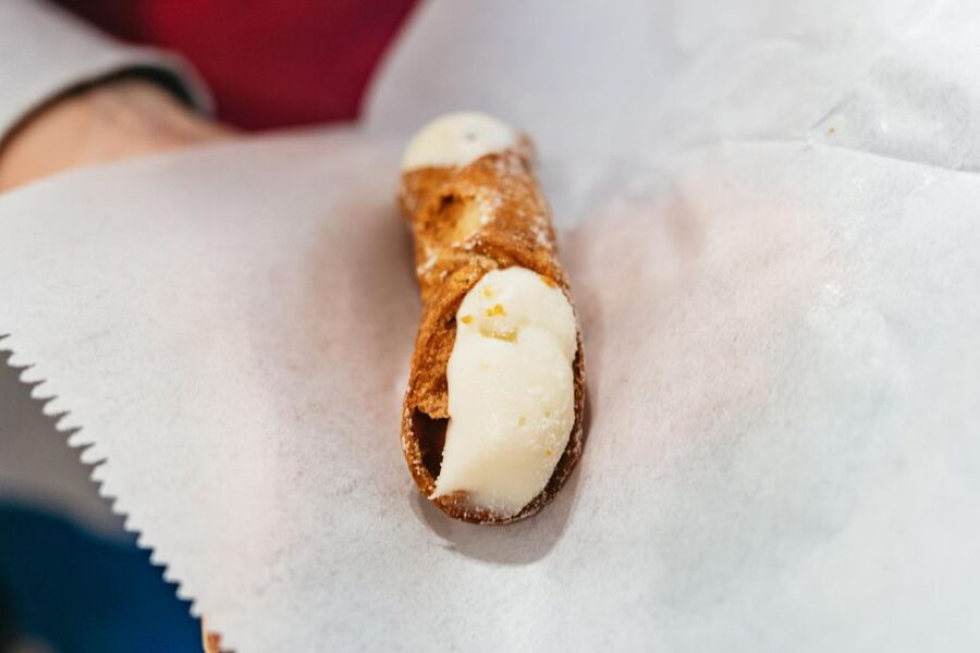 From Manhattan: Half-Day Brooklyn Food and Culture Bus Tour - Chocolate and skyline views in DUMBO