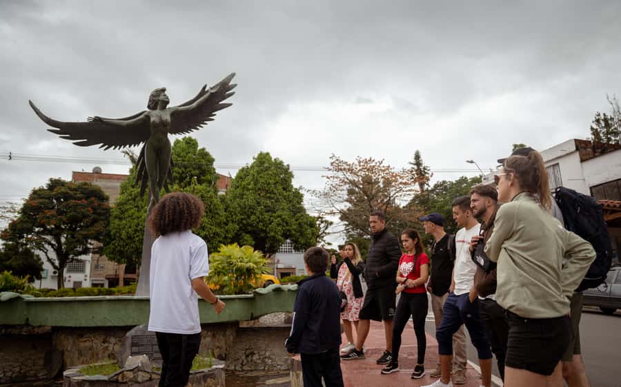 From Medellin: Guatape El Peñol with boat + gastronomic tour - A Fiambre Picnic on the Reservoir