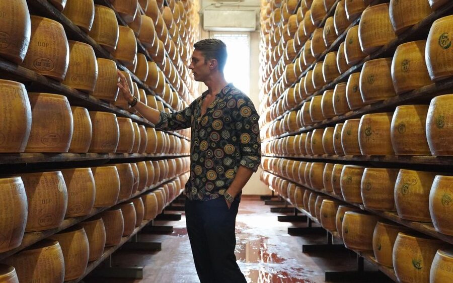 From Parma: Parmigiano and Parma Ham Guided Food Tour - Meeting the van at Parma’s NH Hotel