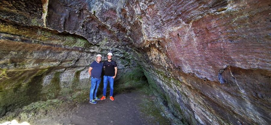 From Syracuse: Mount Etna Guided Morning Hike & Food Tasting - What the guide adds to the day