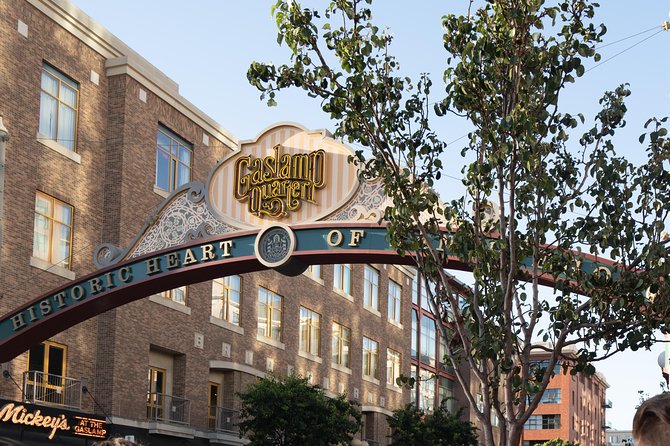 Gaslamp Quarter Food and Drink Tour: Brothels, Bites & Booze - Food first, but not a full meal