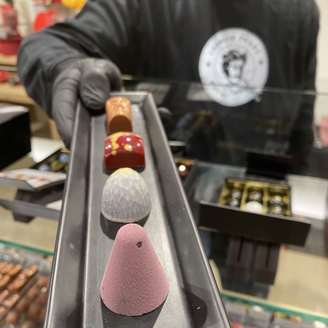 Ghent: Food & Drink Walking Tour with Tastings - Belgian pralines from a rated chocolatier