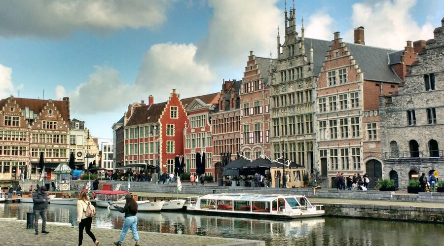 Ghent: Guided City Tour with Food Tastings - Why Sophie makes the format work