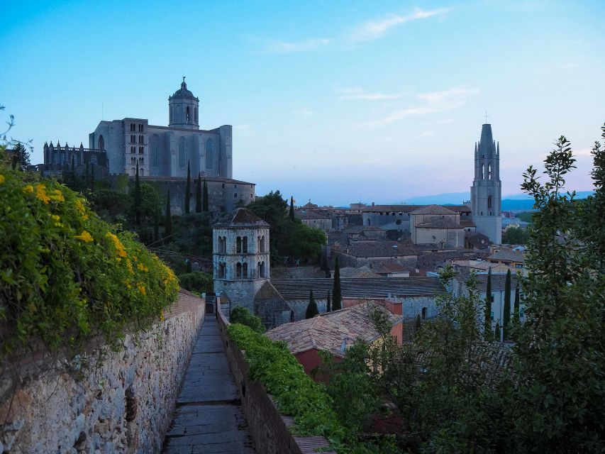 Girona: Guided 2-Hour Walking Tour with Food Tasting - The Jewish Quarter’s narrow lanes