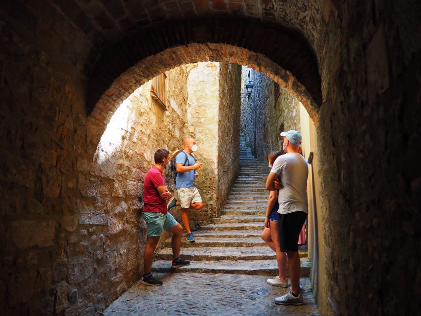 Girona: Guided 2-Hour Walking Tour with Food Tasting - Why the guides matter so much
