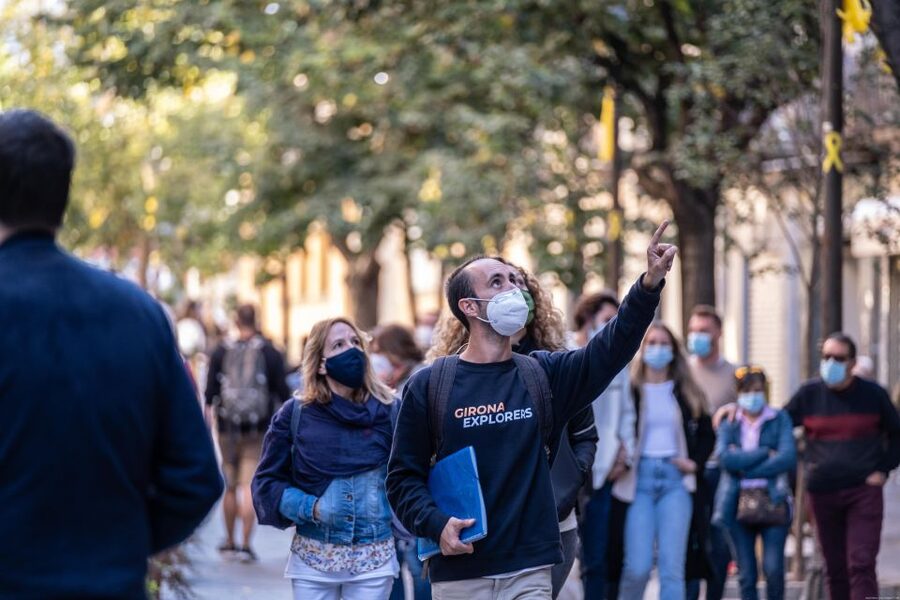 Girona: Guided 2-Hour Walking Tour with Food Tasting - Keeping up with the two-hour pace