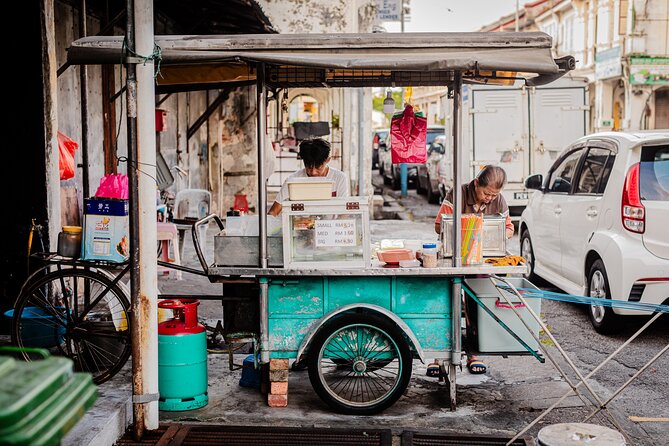 Good Morning Penang Food Tour with 15+ Tastings - What the guide adds to the meal
