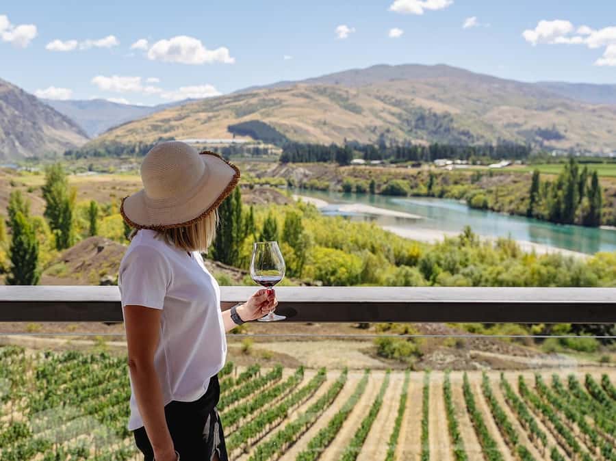Gourmet Food and Wine Tour with Lunch and Wine Tastings - Four Vineyards Across Three Central Otago Regions