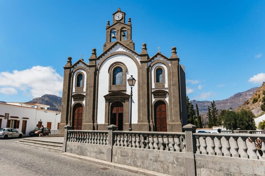 Gran Canaria: The Red Canyon Tour with Local Food Tasting - Canarian lunch back in Santa Lucía