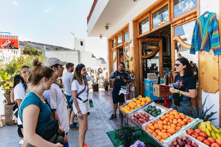 Gran Canaria: The Red Canyon Tour with Local Food Tasting - Guides, group size, and the feel of the day