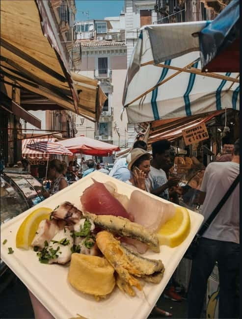 Guided tour of Ortigia with Fish Street Food at the market - What this Ortigia walk is really offering