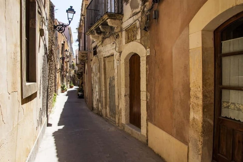 Guided tour of Ortigia with Fish Street Food at the market - Temple of Apollo, Syracuse’s ancient opening scene