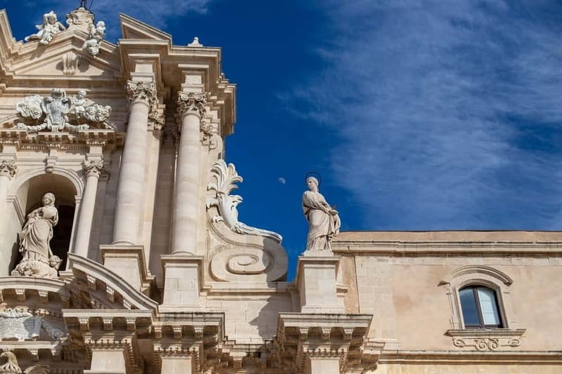 Guided tour of Ortigia with Fish Street Food at the market - Finding the Temple of Apollo meeting point
