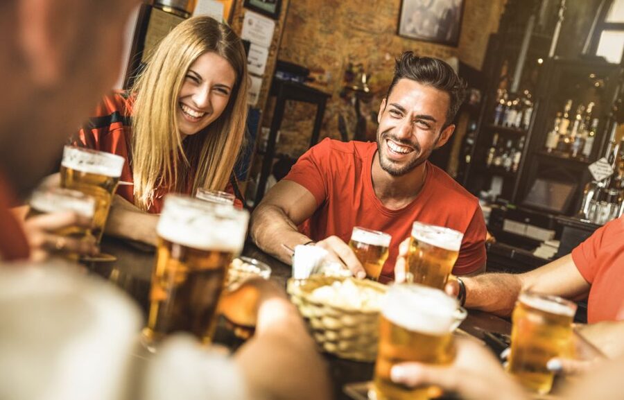 Hamburg: Schanzenviertel Food and Beer Tour - The final bar offers more than 100 beer choices