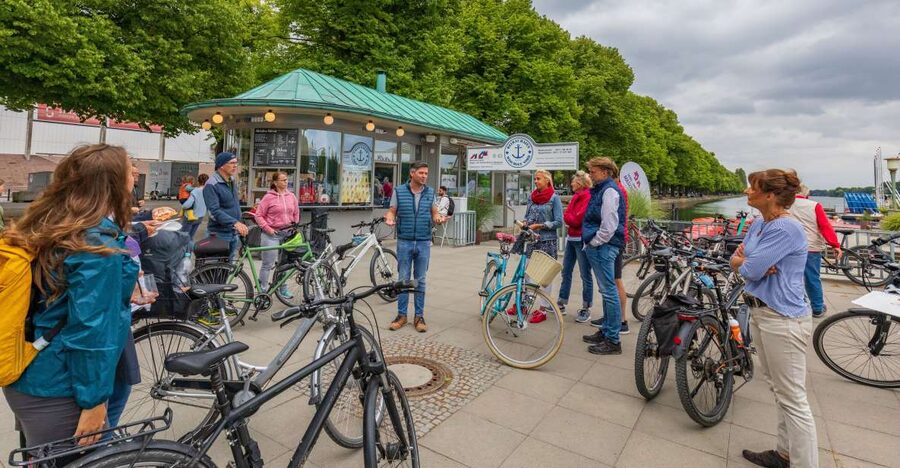Hannover: Guided Bike Tour for Foodies with Tastings - Why a food tour works well on two wheels