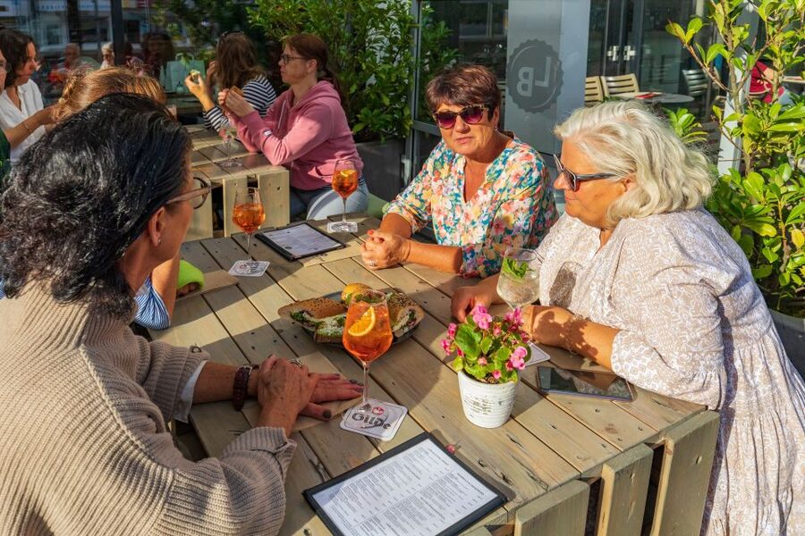 Hannover: Guided Bike Tour for Foodies with Tastings - Old Town closes the city loop