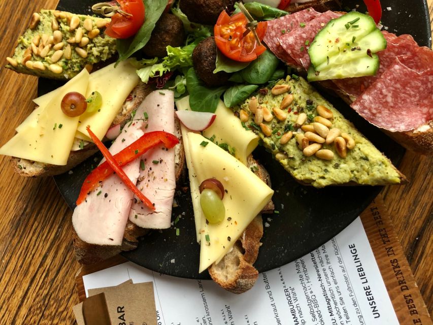 Hannover: Guided Bike Tour for Foodies with Tastings - The New Town Hall and the city’s central face