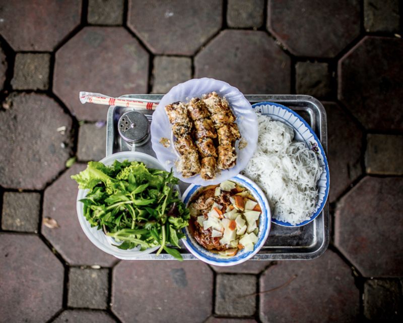 Hanoi: 7 Tastings Street Food Tour with Train Street - Key points to know before booking