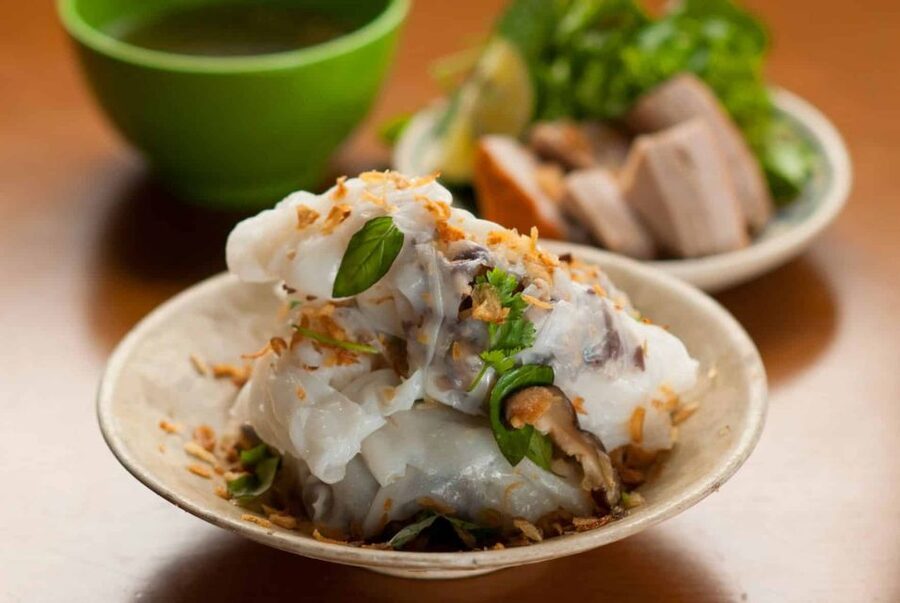 Hanoi: 7 Tastings Street Food Tour with Train Street - Train Street: a memorable final stop with limits