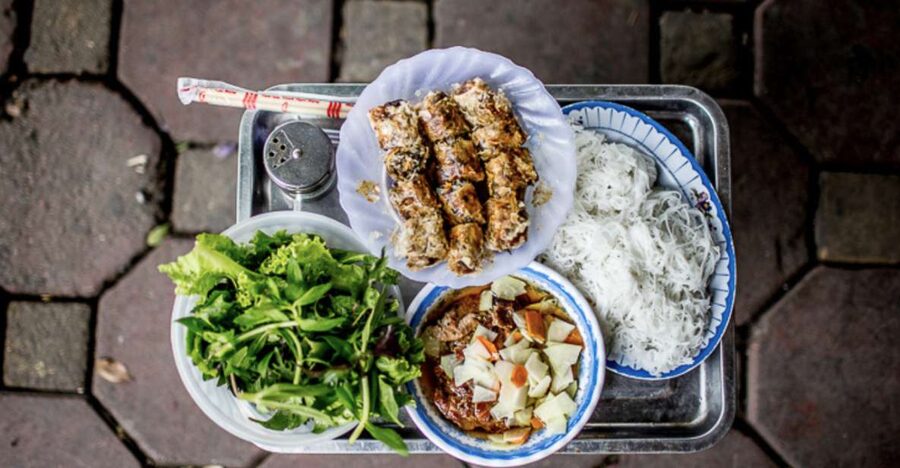 Hanoi: 7 Tastings Street Food Tour with Train Street - Stop two: bún chả, Hanoi’s grilled specialty