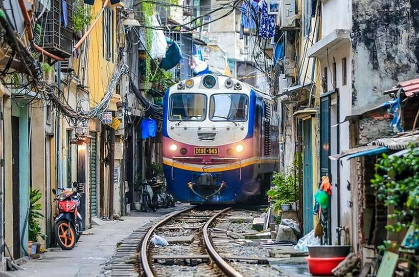 Hanoi: Guided Food Tour with Train Street Visit - Banh mi brings familiar comfort with Hanoi character
