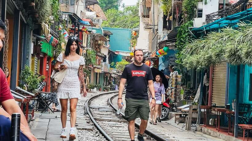 Hanoi: Guided Food Tour with Train Street Visit - Save room for sticky rice and ice cream