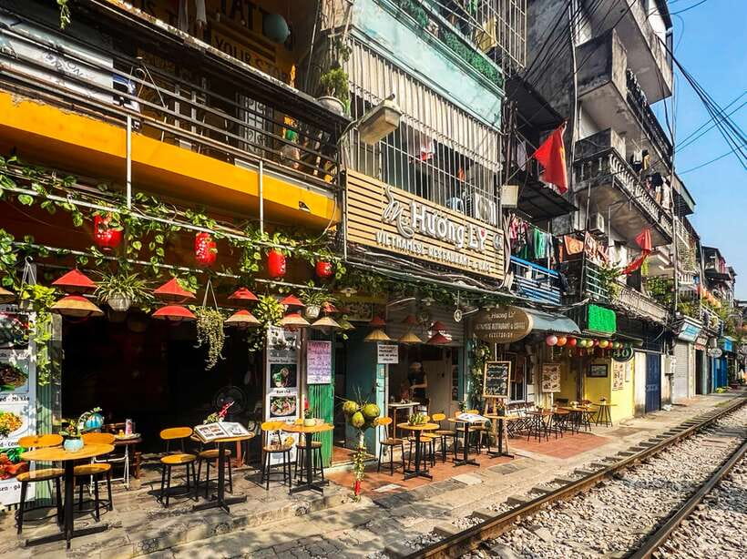 Hanoi: Guided Food Tour with Train Street Visit - Dry chicken pho offers a different take