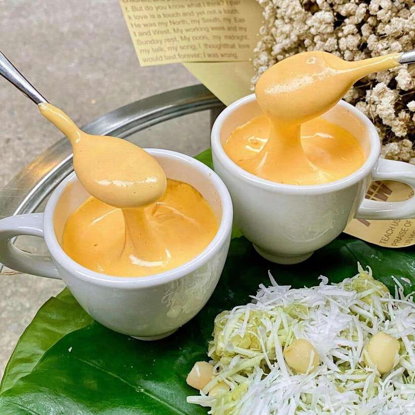 Hanoi: Michelin Guide Street Food Walking Tour - Meeting your guide in Hanoi’s Old Quarter