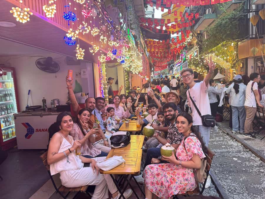 Hanoi: Old Quarter and French Quarter Walking Food Tour - Rice rolls, banh mi, pho, and bun cha